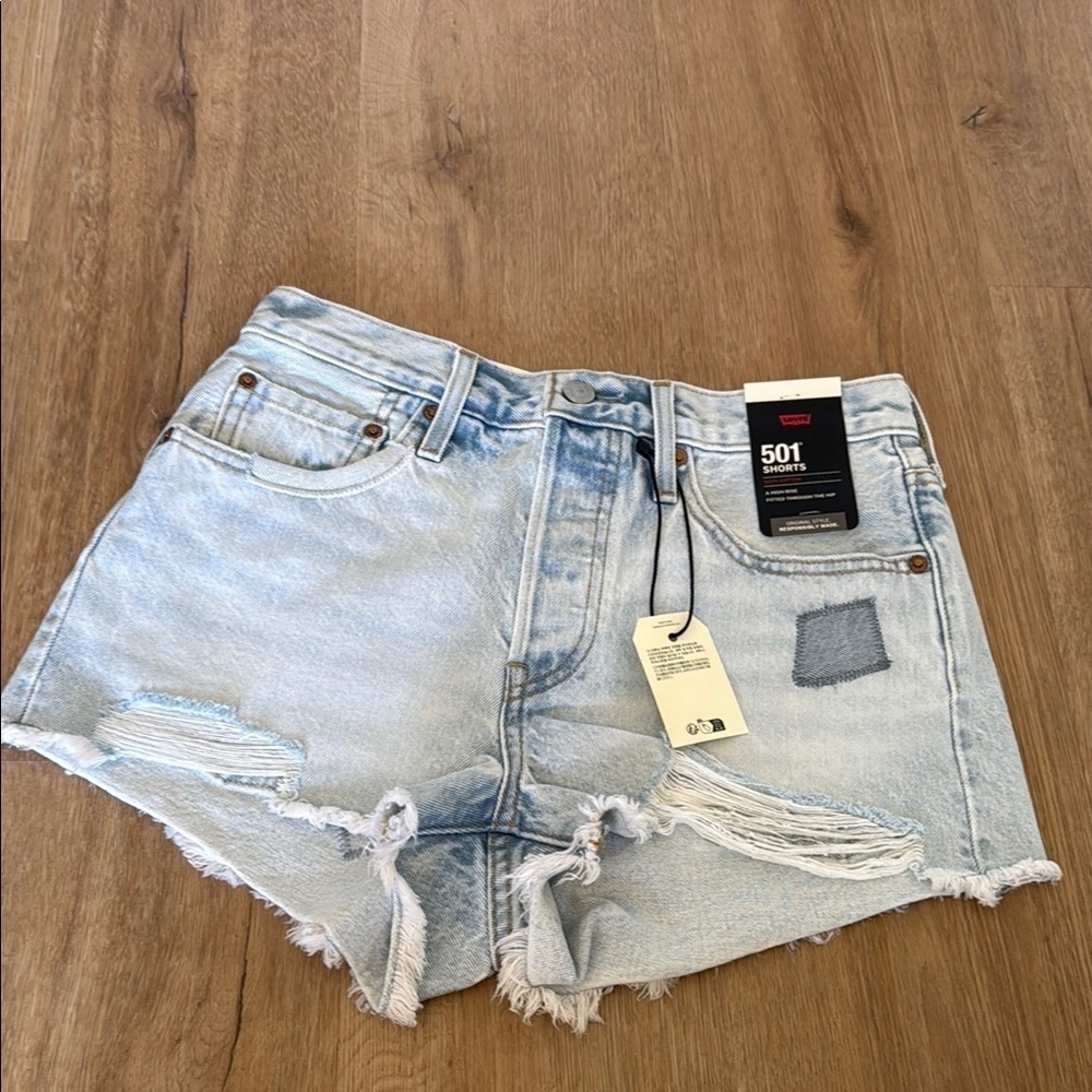 Levi’s Shorts - Picture 2 of 6